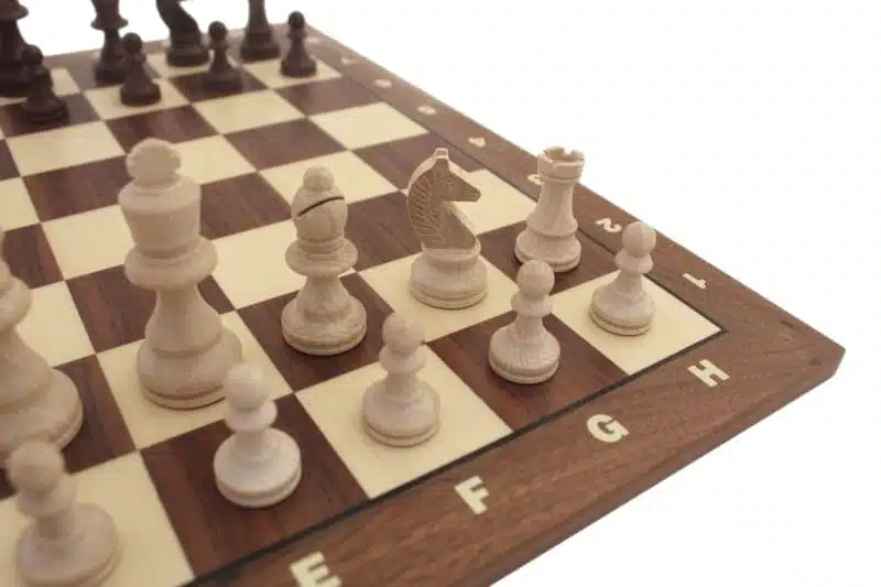 Jeu d'Echecs en Bois Staunton et Échiquier Alphanumérique en Bois de Noyer et Érable avec Coffret de Rangement – Image 3