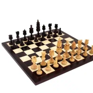 Jeu d'Echecs Sculpté et Échiquier en Bois de Rose Foncé
