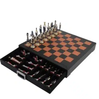 Alternative view of Grand Jeu d'Echecs Renaissance Italienne & Échiquier en Cuir avec Rangement