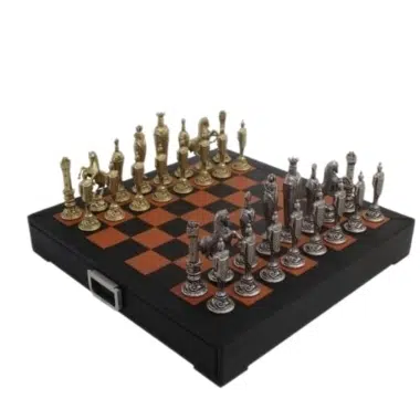 Alternative view of Jeu d'Echecs Renaissance Florentin en Métal & Échiquier en Cuir Véritable avec Tiroir de Rangement