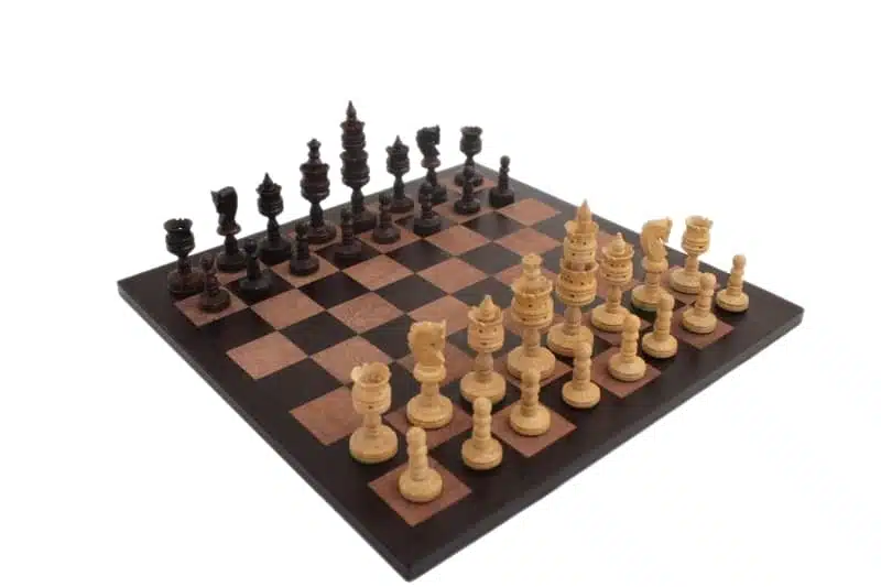 Jeu d'Echecs Sculpté en Bois de Palissandre & Échiquier en Cuir Véritable