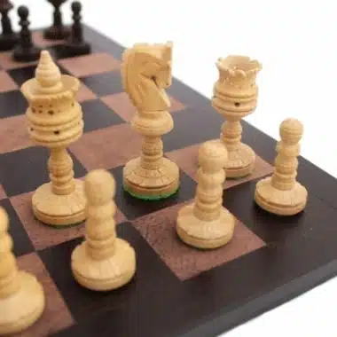 Jeu d'Echecs Sculpté en Bois de Palissandre & Échiquier en Cuir Véritable – Image 3