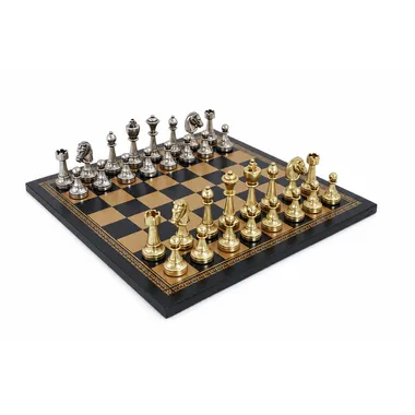 Jeu d'échecs Staunton en métal sur échiquier en similicuir, vue d'ensemble