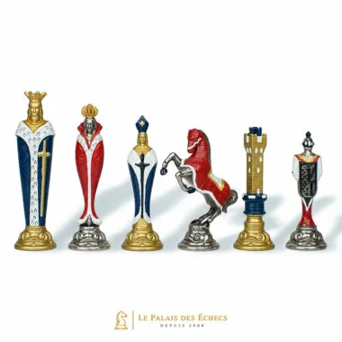 Détail des pièces rouges : dame, fou, cavalier et tour