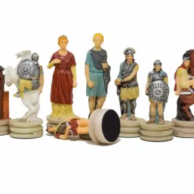 Alternative view of Jeu d'échecs Romains VS Grecs en Résine et Échiquier en Bois de Bruyère Bleu et Blanc