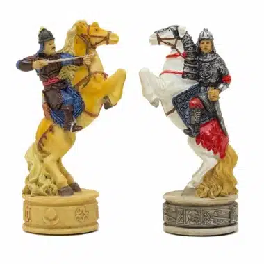 Jeu d'échecs Domination Mongole, gros plan sur les cavaliers mongol et russe cabrés