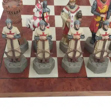 Jeu d'Echecs Géant Les Croisades en Résine et Échiquier en Bois d'Orme et de Bruyère – Image 3