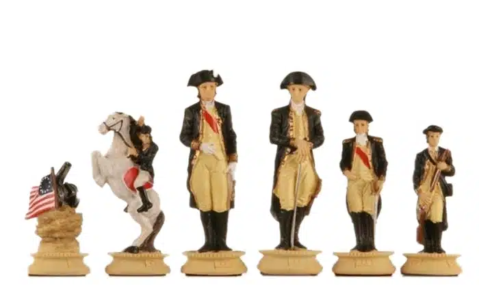 Jeu d'Echecs Révolution Américaine en Etain et Échiquier en Similicuir – Image 4
