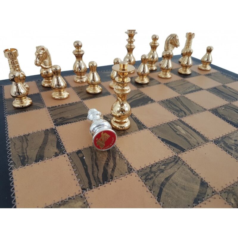 Jeu d'Echecs de Luxe en Laiton Plaque Or et Argent avec Echiquier Cuir — free download