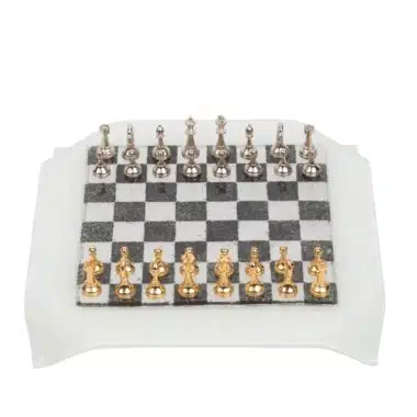Petit Échiquier en Verre Blanc et Noir & Jeu d'Échecs en Métal Plaqué Or / Argent