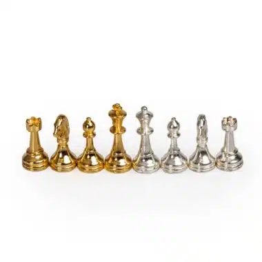 Petit Échiquier en Verre Blanc et Noir & Jeu d'Échecs en Métal Plaqué Or / Argent – Image 6