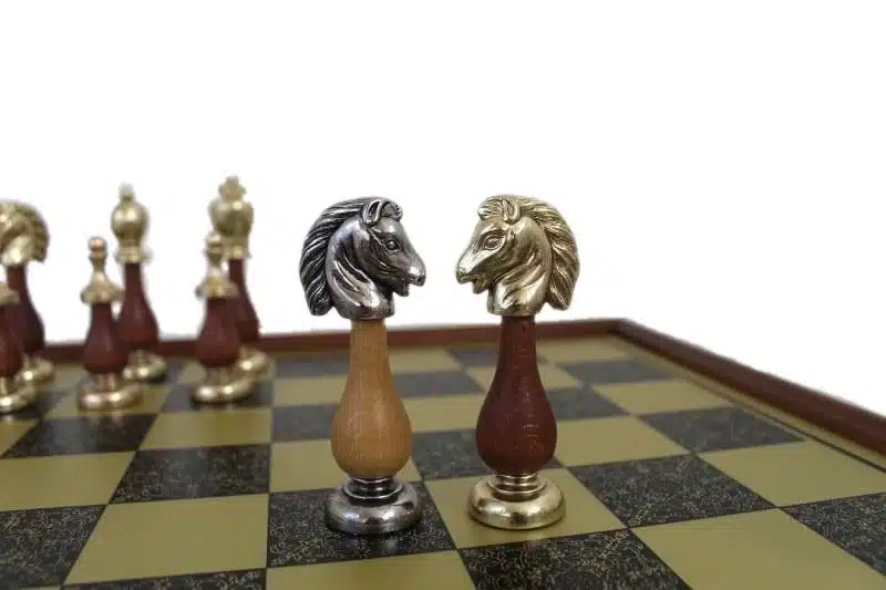 Jeu d'Echecs Arabesque - Échiquier effet Laiton avec Cadre en Bois & Jeu d'Échecs en Métal et Bois – Image 3