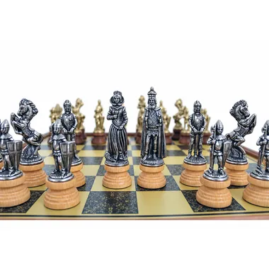 Pièces d'échecs Mary Stuart, roi et dame au centre de l'échiquier