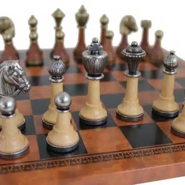 Jeu d'Echecs Staunton Metal et Bois et Échiquier en Similicuir Marron – Image 3
