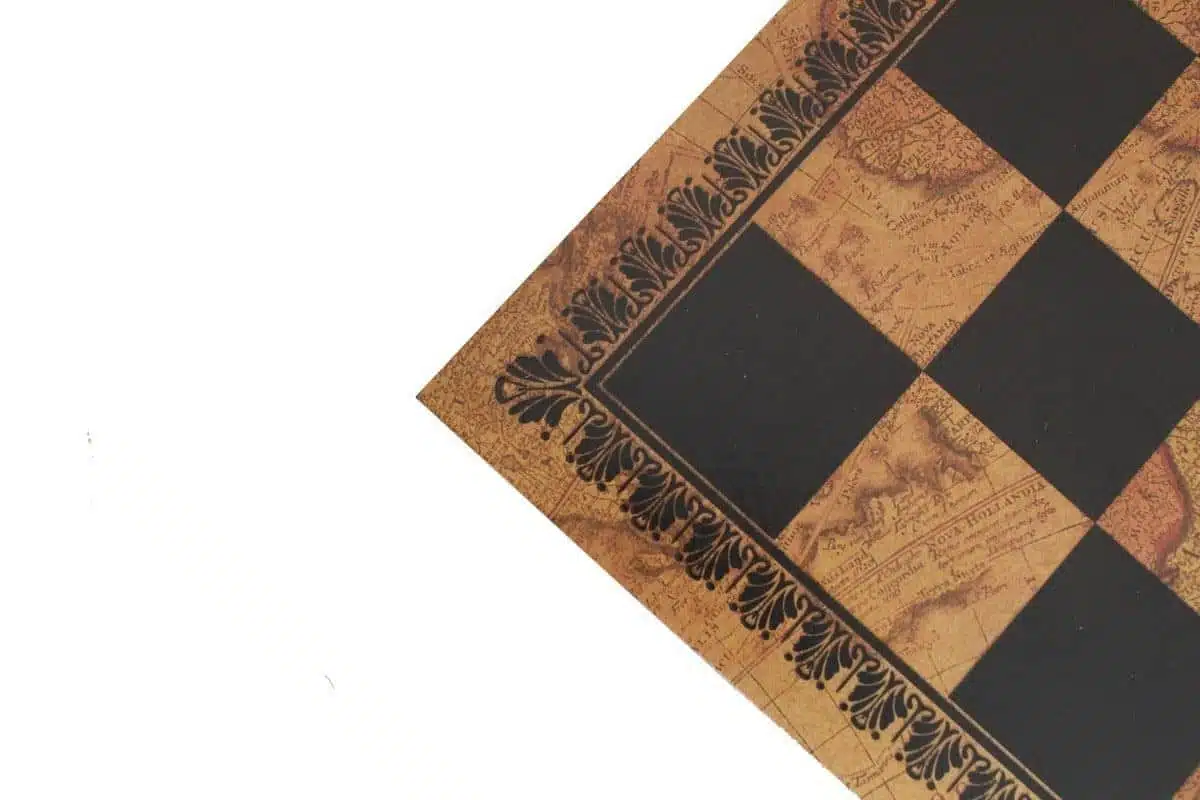 Jeu d'Echecs Révolution Américaine en Etain et Échiquier en Similicuir – Image 8