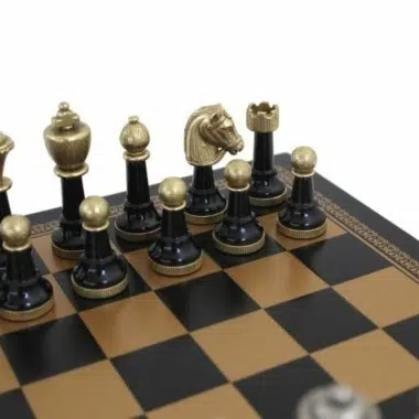 Alternative view of Jeu d'Echecs Staunton en Bois Laqué Noir et Blanc et Échiquier en Similicuir Doré et Noir