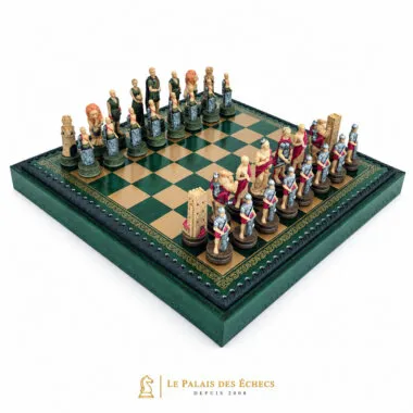 Jeu d'échecs Romains vs Gladiateurs installé sur l'échiquier en similicuir vert