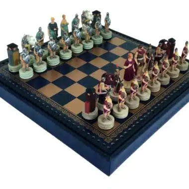 Jeu d'Echecs Romains VS Grecs en Résine et Échiquier en Similicuir Doré et Bleu avec Compartiment de Rangement