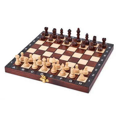 Jeu d'échecs Étudiant en bois installé, pièces claires et foncées en jeu