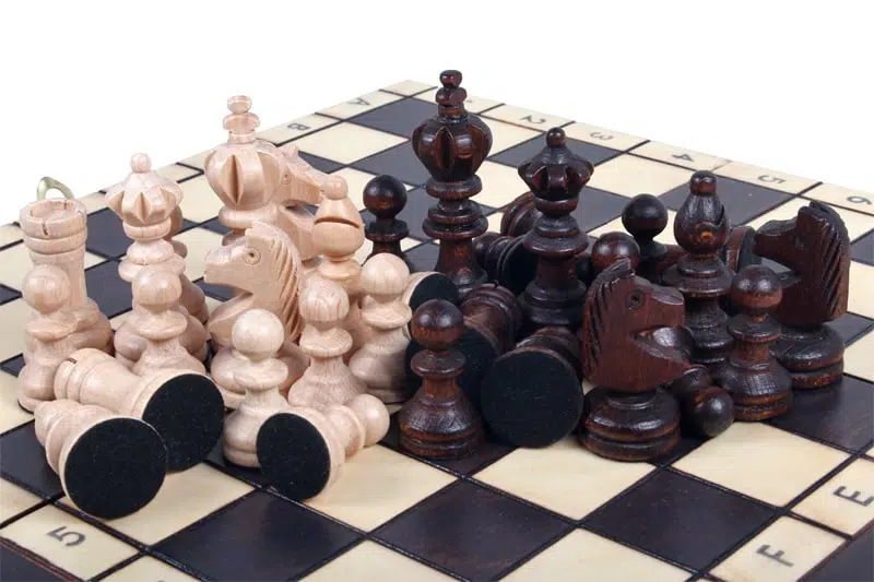 Petites Pieces Echecs en Bois et Plateau de Jeu en Bois Alphanumerique et Pliant – Image 5