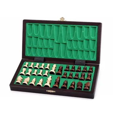 Coffret de rangement ouvert avec pièces d'échecs rangées dans la feutrine verte