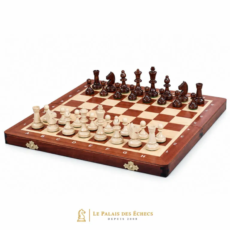 Jeu d'échecs complet avec pièces en bois sur échiquier pliable marqueté