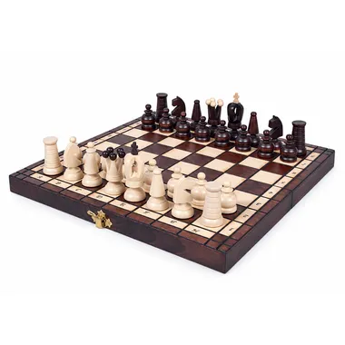 Jeu d'échecs en bois orné pliable, vue d'ensemble pièces en place