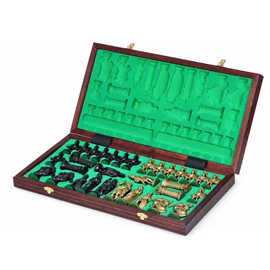 Coffret ouvert montrant le rangement en mousse verte des pièces spartiates