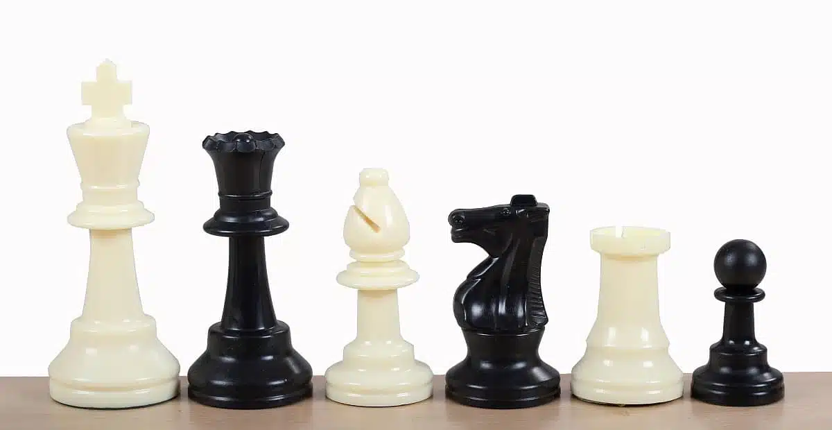 Echiquier Rouleau avec son Rangement, Pieces Echecs Plastiques et Pendule – Image 3