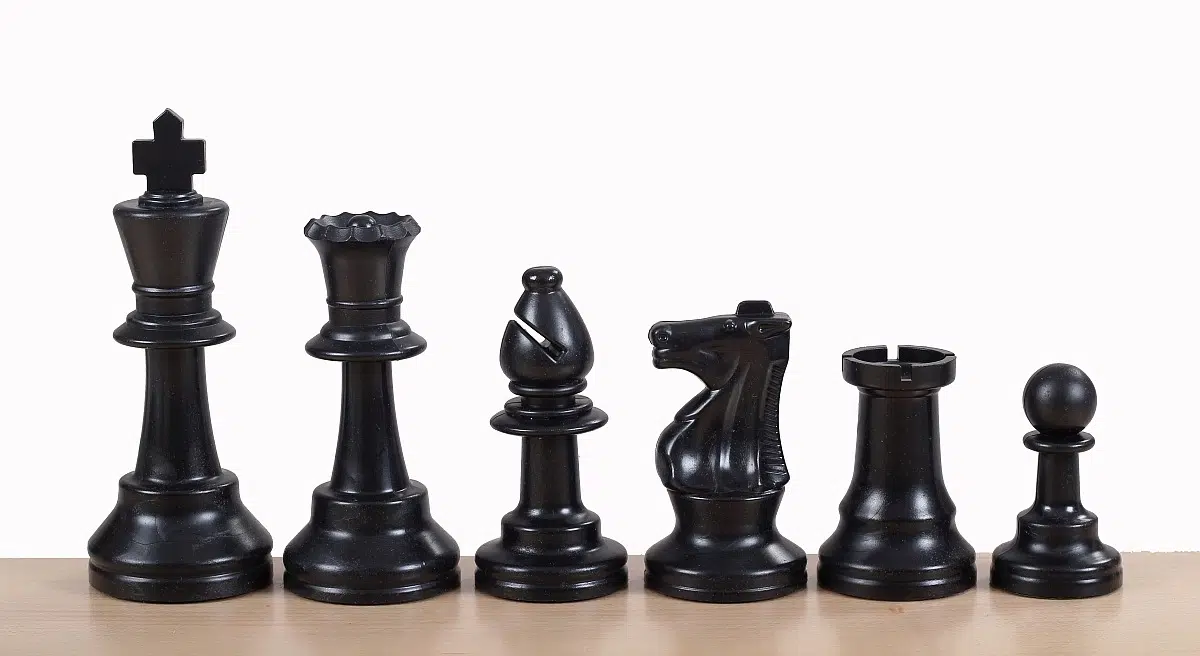 Echiquier Rouleau avec son Rangement, Pieces Echecs Plastiques et Pendule – Image 4