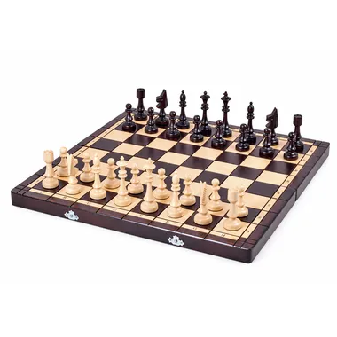 Jeu d'échecs en bois complet avec échiquier pliable installé, pièces en jeu