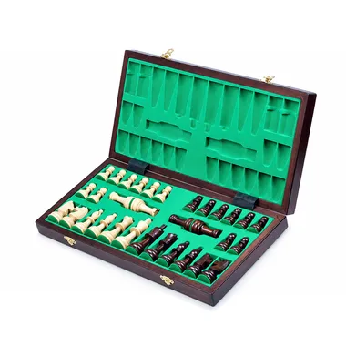 Coffret ouvert montrant le rangement intérieur vert et les pièces d'échecs