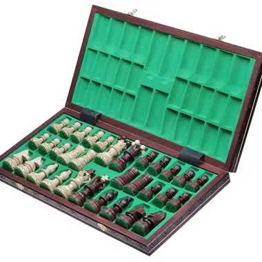 Alternative view of Grandes Pieces Echecs Decoratives en Bois et Echiquier Pliant avec Rangement