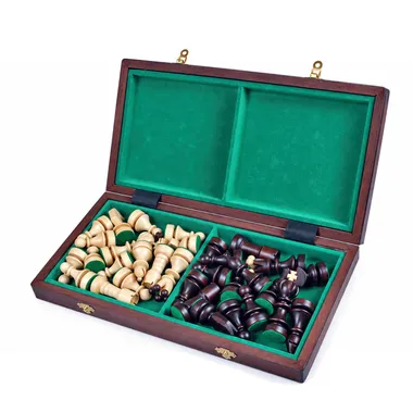Coffret ouvert montrant les pièces rangées dans les compartiments doublés de feutrine verte