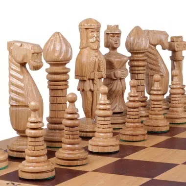 Grandes Figurines Echecs Sculptées et Echiquier Pliant en Bois avec Rangement – Image 4