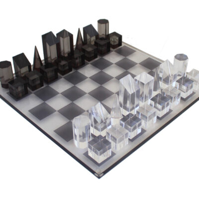 Jeu Echecs Cube Design Gris et Translucide Brillant en Plexiglas avec Coffret de Rangement
