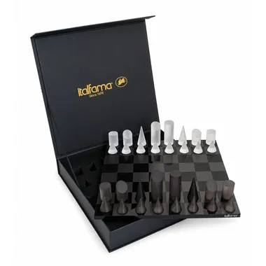 Coffret de rangement ouvert avec pièces coniques et échiquier en plexiglas