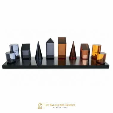 Détail des pièces cylindriques et coniques en plexiglas ambre et violet