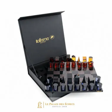 Coffret de rangement ouvert avec jeu d'échecs cylindrique en plexiglas