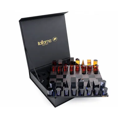 Coffret de rangement ouvert avec jeu d'échecs cylindrique en plexiglas