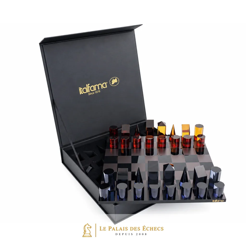 Coffret de rangement ouvert avec jeu d'échecs cylindrique en plexiglas