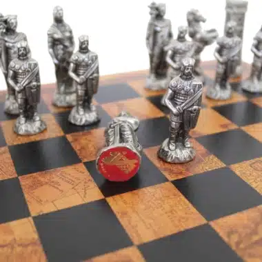 Alternative view of Jeu d'Échecs Romains vs Barbares et Échiquier en Similicuir Ancienne Carte du Monde