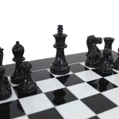 Alternative view of Ensemble Jeu d'Echec Bicolore Noir et Blanc Moderne en Bois Laqué