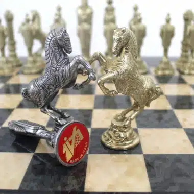Alternative view of Grandes Figurines Medievales Italienne et Echiquier en Bois de Bruyere et d'Erable Gris