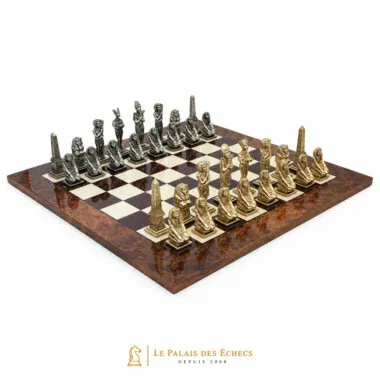 Jeu d'échecs Égypte en métal sur échiquier en bois de bruyère et noyer laqué