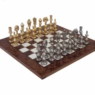 Pieces d'Echecs en Metal Plaque Or et Argent et Echiquier En Bois d'Orme et de Bruyere Laqué