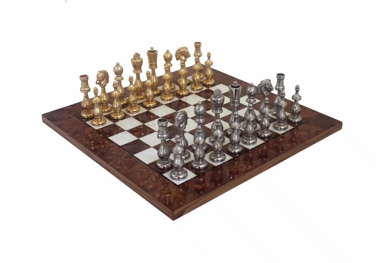 Pieces d'Echecs en Metal Plaque Or et Argent et Echiquier En Bois d'Orme et de Bruyere Laqué