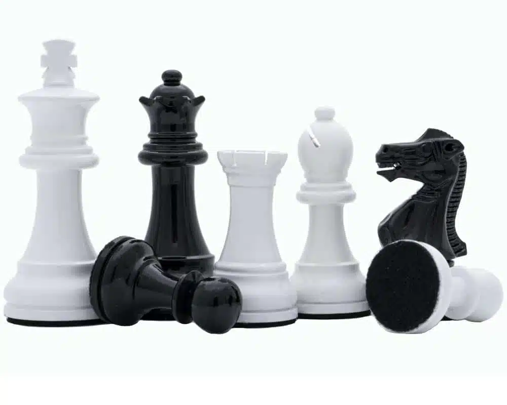 Jeu d'Echec Noir et Blanc en Bois et Echiquier Noir sur Pied avec Tiroir – Image 4