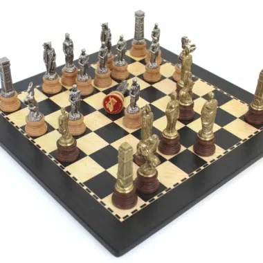 Alternative view of Jeu d'Echecs Romains vs Barbare et Échiquier en Bois