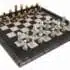 Ensemble Staunton Moderne XL Echiquier en Bois d'Erable Vert & Jeu d'Echecs en Laiton et Bois Plaqué Or et Argent